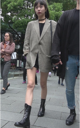 漂亮的长腿白嫩气质美女