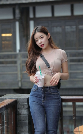 608朱朱紧牛