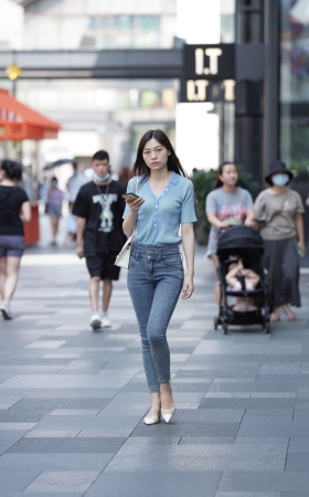 牛仔长发小妹