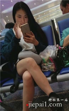 4k-高铁站候车室拍摄极品长腿女神姐姐