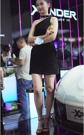 黑裙美女