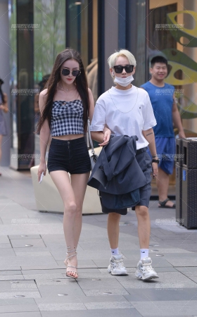 绷紧的热裤长腿女友 [16P]