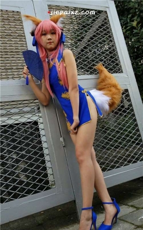 4K - 玩cosplay得蓝色高跟少女 [704 MB/mp4]