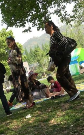 4k-黑色蕾丝连衣裙公园街拍肉丝