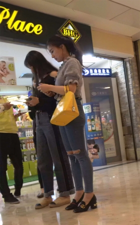 紧致牛仔蜜桃臀美女小姐姐