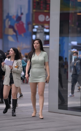 丰腴的丝袜小姐姐