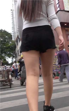 黑色短热牛美眉 [853 MB]