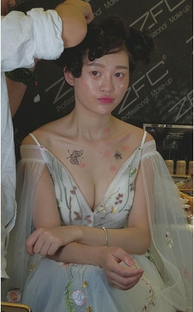 漂亮的美妆小姐姐