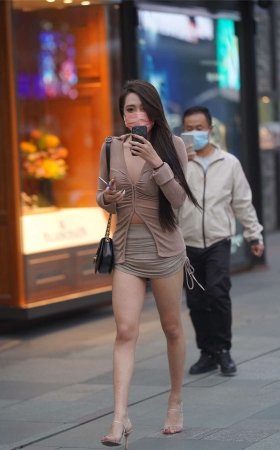 灰色紧身包臀裙凉高