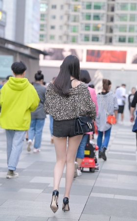 热裤小妹
