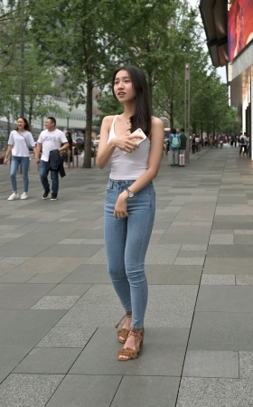 牛仔紧身牛仔裤美女