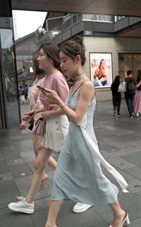 三个漂亮的美女