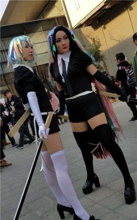 4K-性感美腿cosplay的美女姐妹花