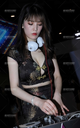 DJ [31P]