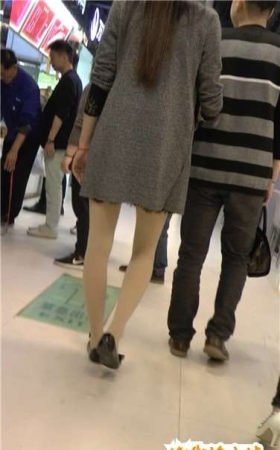 街拍白丝袜美腿美女