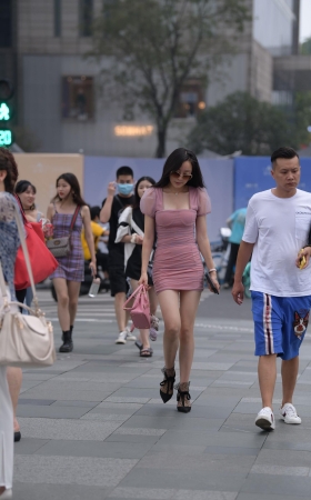 性感包屯裙长腿美女