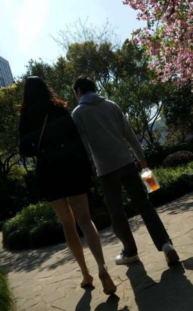 4k超清，粉色高跟鞋裸腿性感美眉