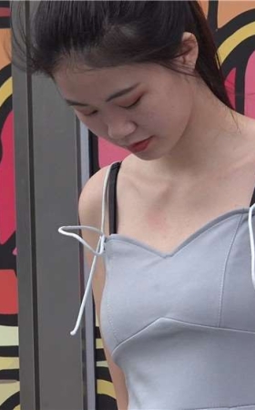 4K - 凉高跟美足灰色吊带裙街拍美女 [1.99 GB/avi]