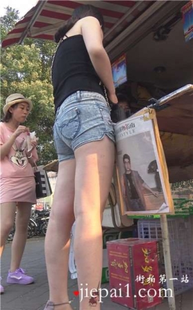 4k-身材火辣性感圆臀牛仔热裤的美女 [3.96 GB]