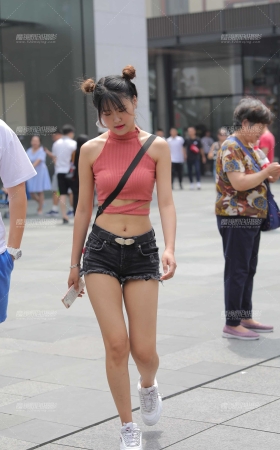 熱褲小妹 [15P]