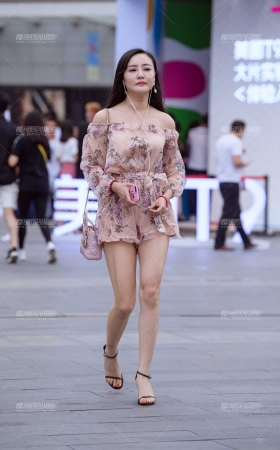 裹胸高跟凉鞋美腿 [14P]