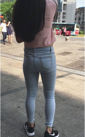紧身牛仔妹子