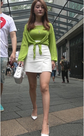 绿衣白裙小姐姐