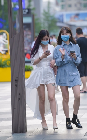 美腿高跟小姐姐