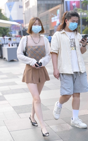 超短百褶裙美腿女友 [15P]
