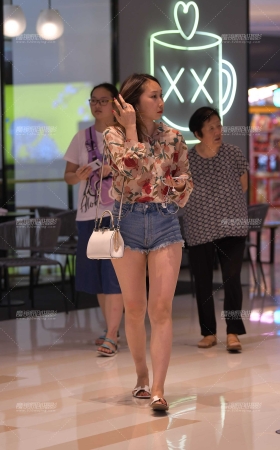 商场内的热裤 [13P]
