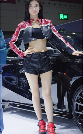 身材苗条的美女