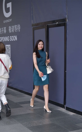 视觉冲击街拍作品 - 甜美的都市丽人美女