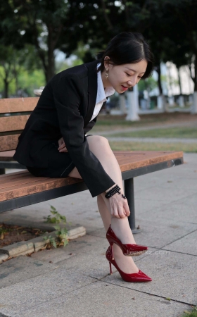 小S街拍★OL红色高跟肉丝 【套图+视频】<font color=red> [8P]</font>