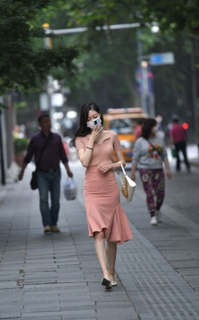 粉色长裙小姐姐