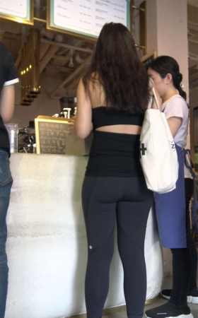 紧身瑜伽裤宽臀美女