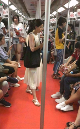 清纯的丝袜小美女
