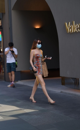 长发包臀裙小姐姐