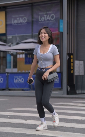 一始街拍作品 黑色瑜伽裤美女
