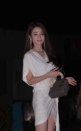 慵懒睡袍风白裙 [91P-2.16GB]
