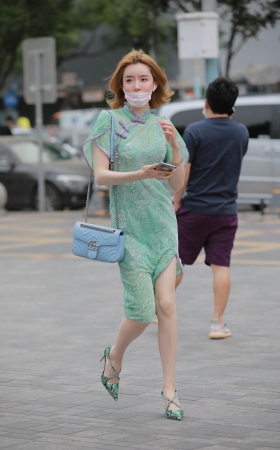 长裙妹子