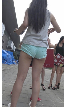 短裤月牙小姐姐