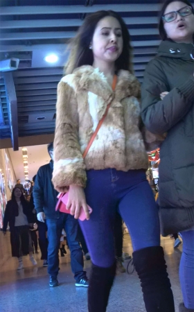 紧身牛仔美女姐妹