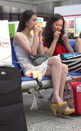 听说很多人爱看长腿美女高跟挑鞋