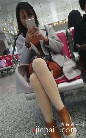 4k-高铁站候车室拍摄肉丝美腿漂亮美眉