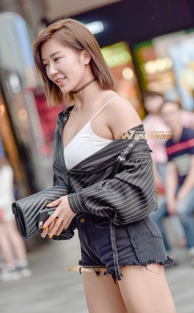 时尚热裤高靴短发靓女 [22P]
