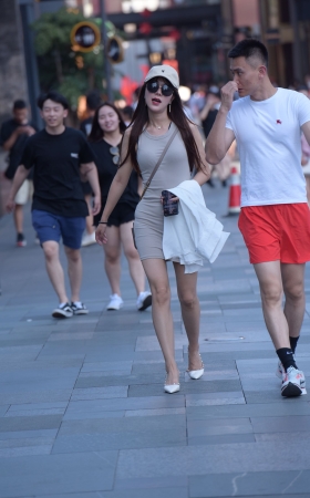 墨镜美女