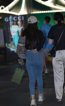 牛仔小姐姐