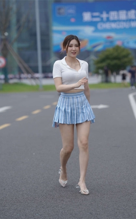 一颦一笑 目若秋水