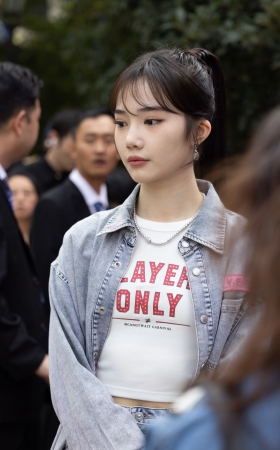 时装周拍摄高颜值的上戏女演员