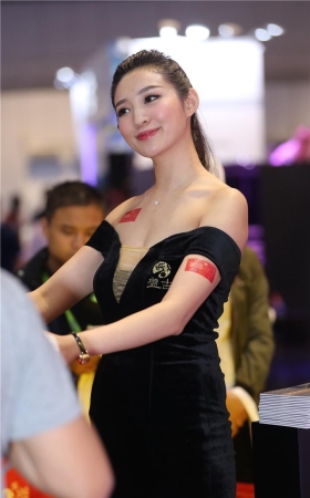 超气质女神级肉丝美腿小姐姐3A194[28P-203M]